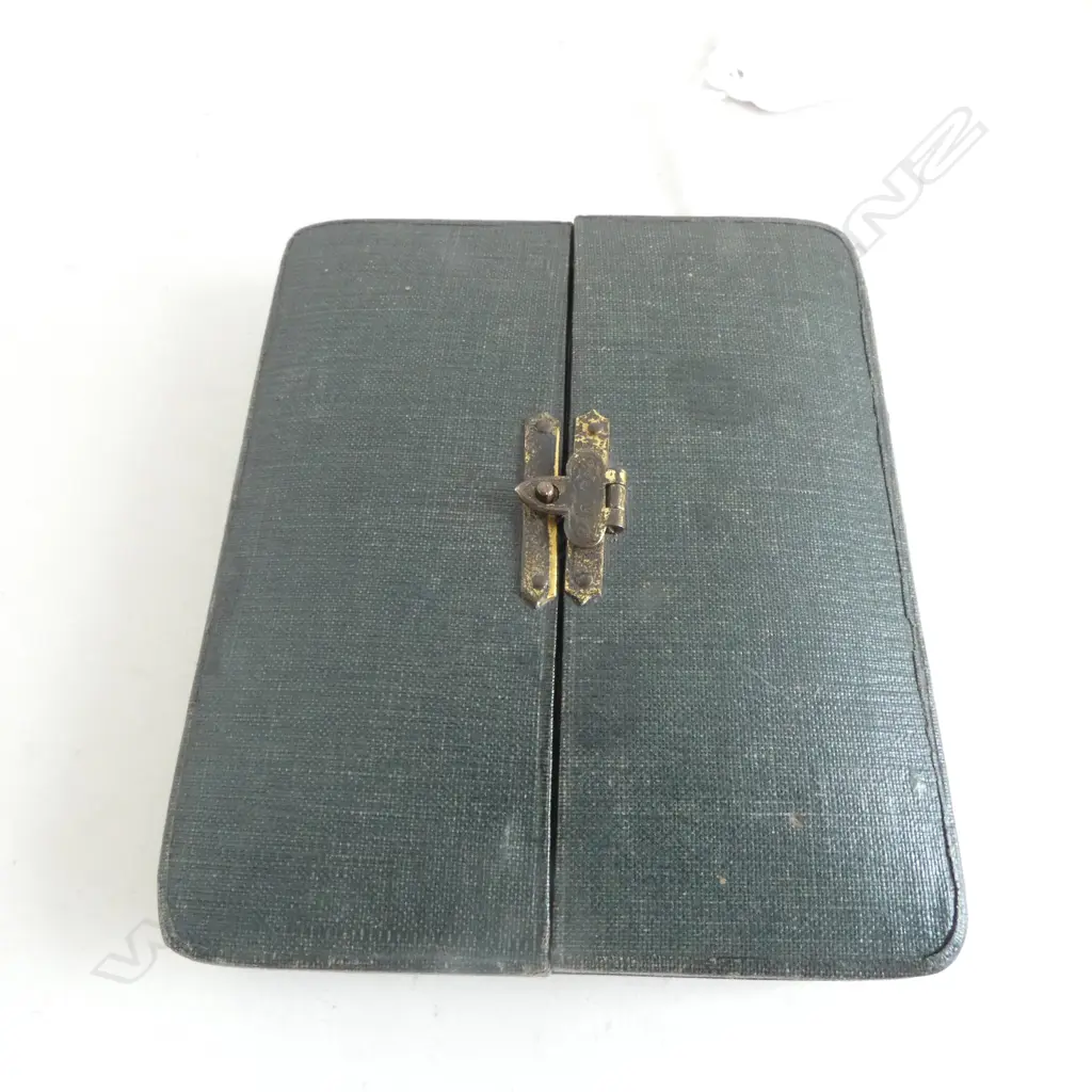 ANTIQUE CASED PHOTOGAPH in BOOK STYLE LEATHER FRAME Image 1++