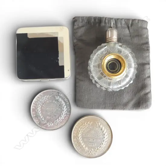 VINTAGE PCS; ART DECO COMPACT, GEORGIAN CRYSTAL SPYGLASS SCENT BOTTLE & 2 x 1897 QUEEN VIC. MEDALS