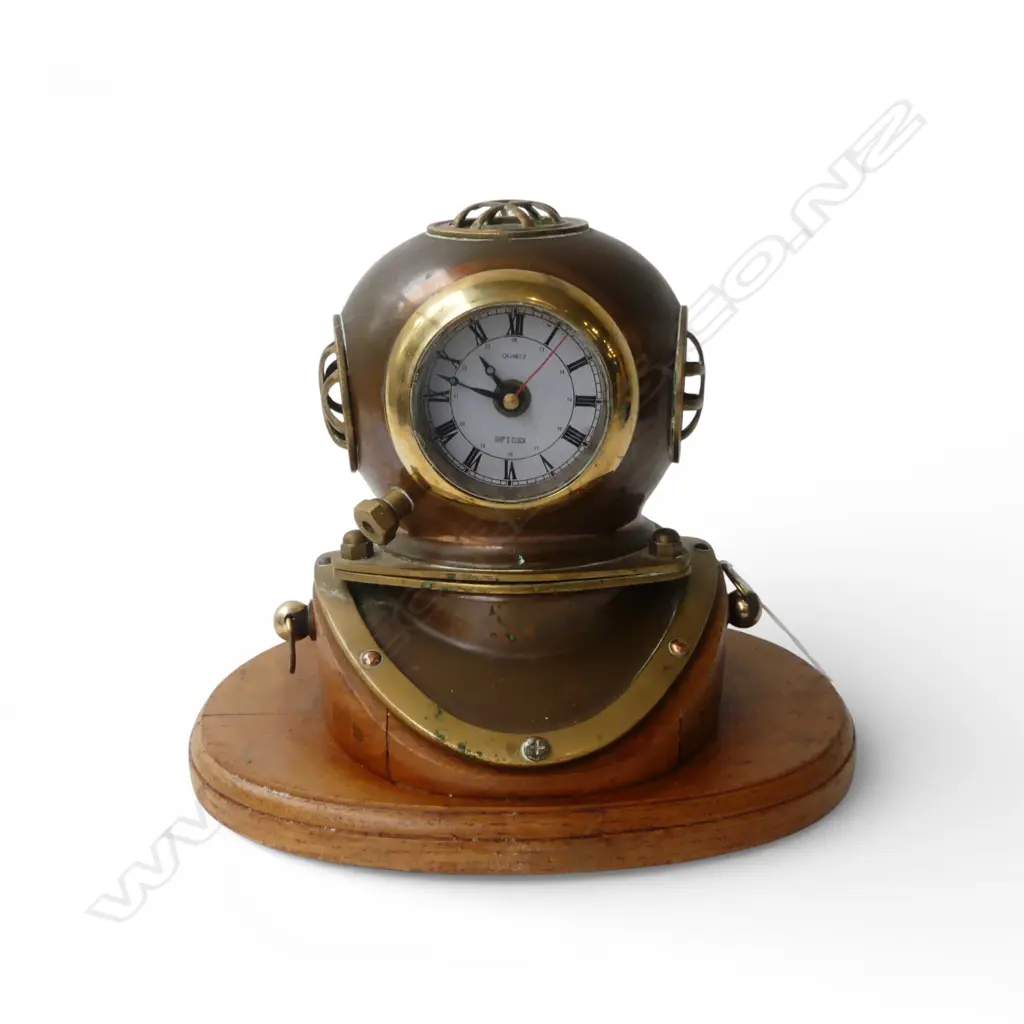 BRASS DIVERS HELMET CLOCK H.200mm Image 1++