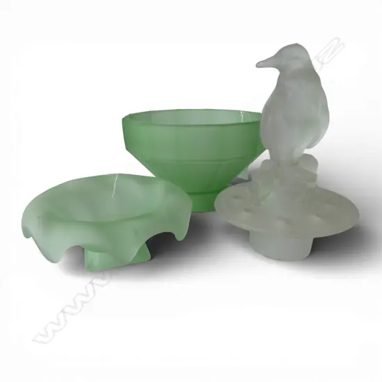 3 PCS DECO DEPRESSION GLASS, PENGUIN TOPPED FLOWER FROG, LRG & SML BOWLS