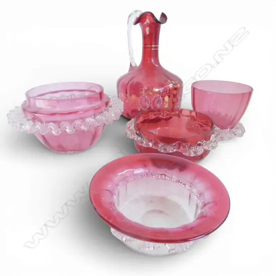4 FRILL EDGED CRANBERRY GLASS BOWLS DIA 170MM LARGEST & JUG H 190MM