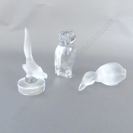 LALIQUE BIRD PAPER WEIGHT small chip to beak + BACCARAT frosted DUCK L.135mm + BACCARAT OWL H.105mm