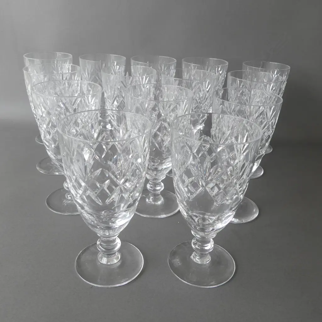 A SET OF TWELVE ENGLISH CRYSTAL WINE/BEER GLASSES H.140MM Image 1++