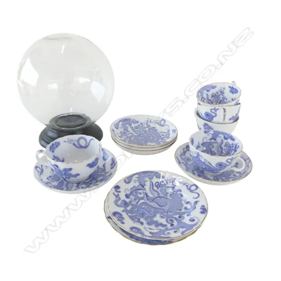 PART B/W WORCESTER TEASET  & GLASS DOME H230MM