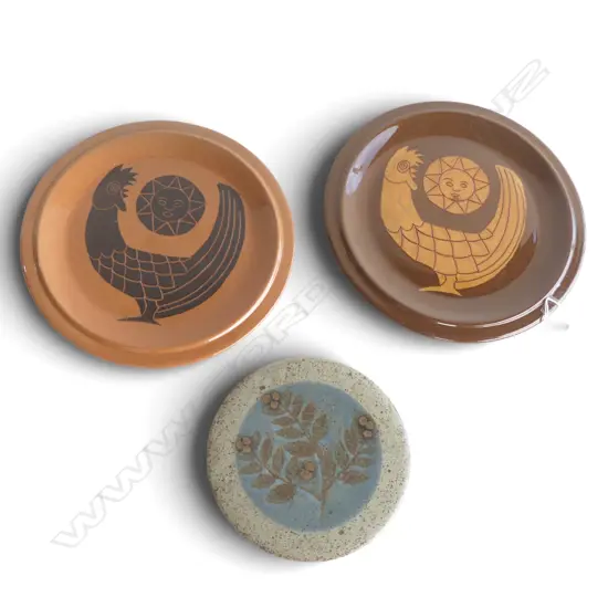 2 MAHANA WAIMEA STUDIO POTTERY PLATES Dia. 275mm + PAUL MELSER PLATE Dia.185mm