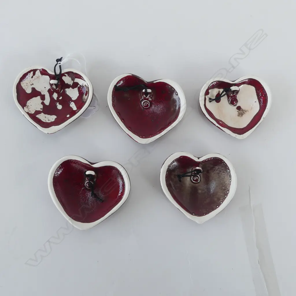 5 KEUM SUN LEE SML CERAMIC HEARTS, L.65mm, wall hanging Image 1++