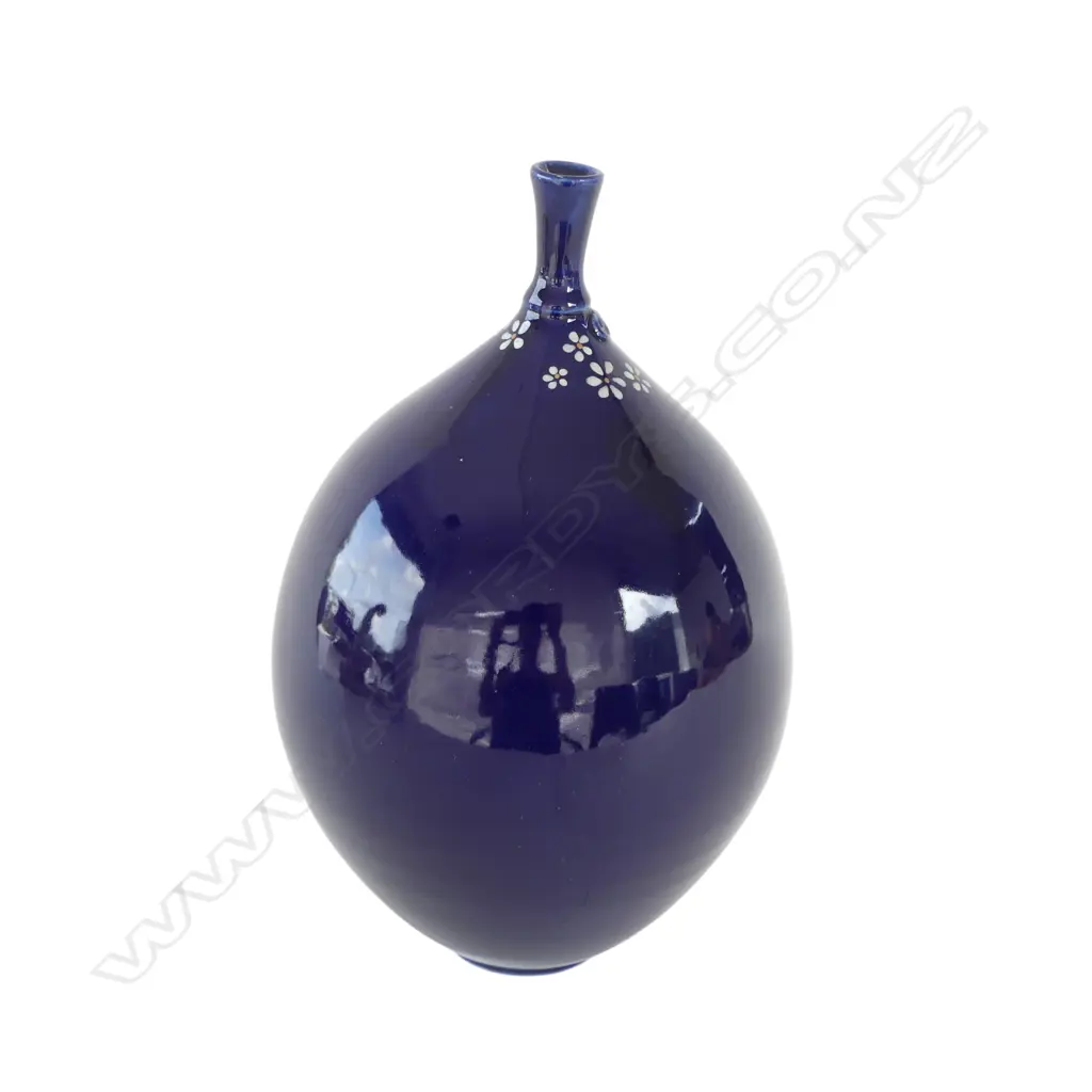 KEUM SUN LEE BLUE OVOID VASE, H.240mm Image 1++