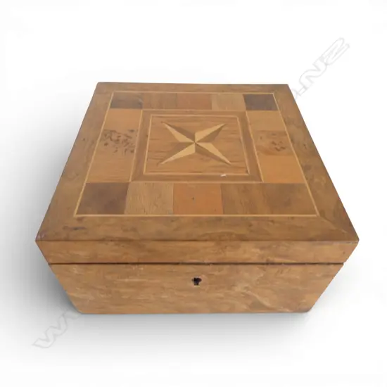 A small New Zealand woods inlay square box W.155mm