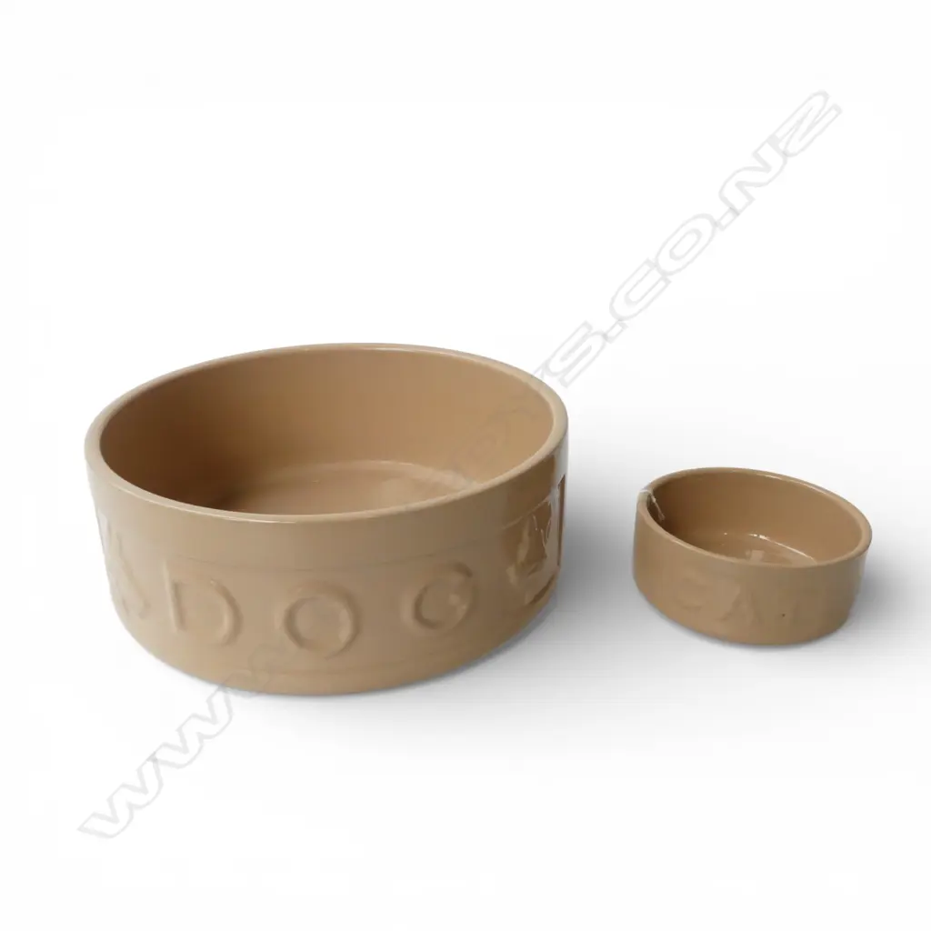 2 MASON CASH PET BOWLS; DOG 250mm dia & CAT 120mm dia Image 1++