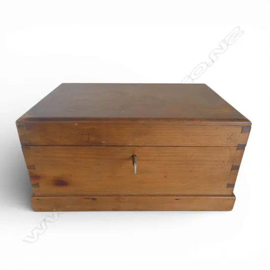 A kauri hinged lidded box with key W.160mm