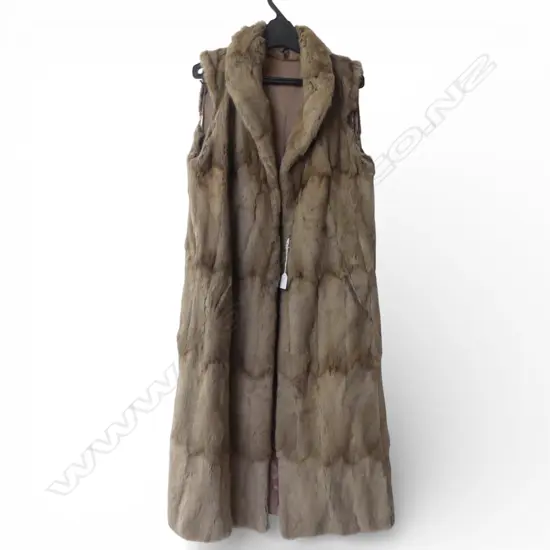 VINTAGE SLEEVELESS SQUIRREL FUR COAT