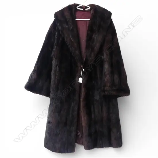 VINTAGE KNEE LENGTH MINK FUR COAT