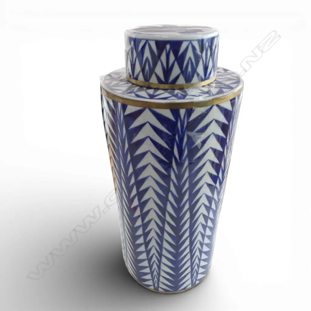 B/W LIDDED JAR H.390mm Image 1++