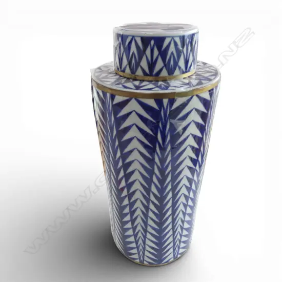 B/W LIDDED JAR H.390mm