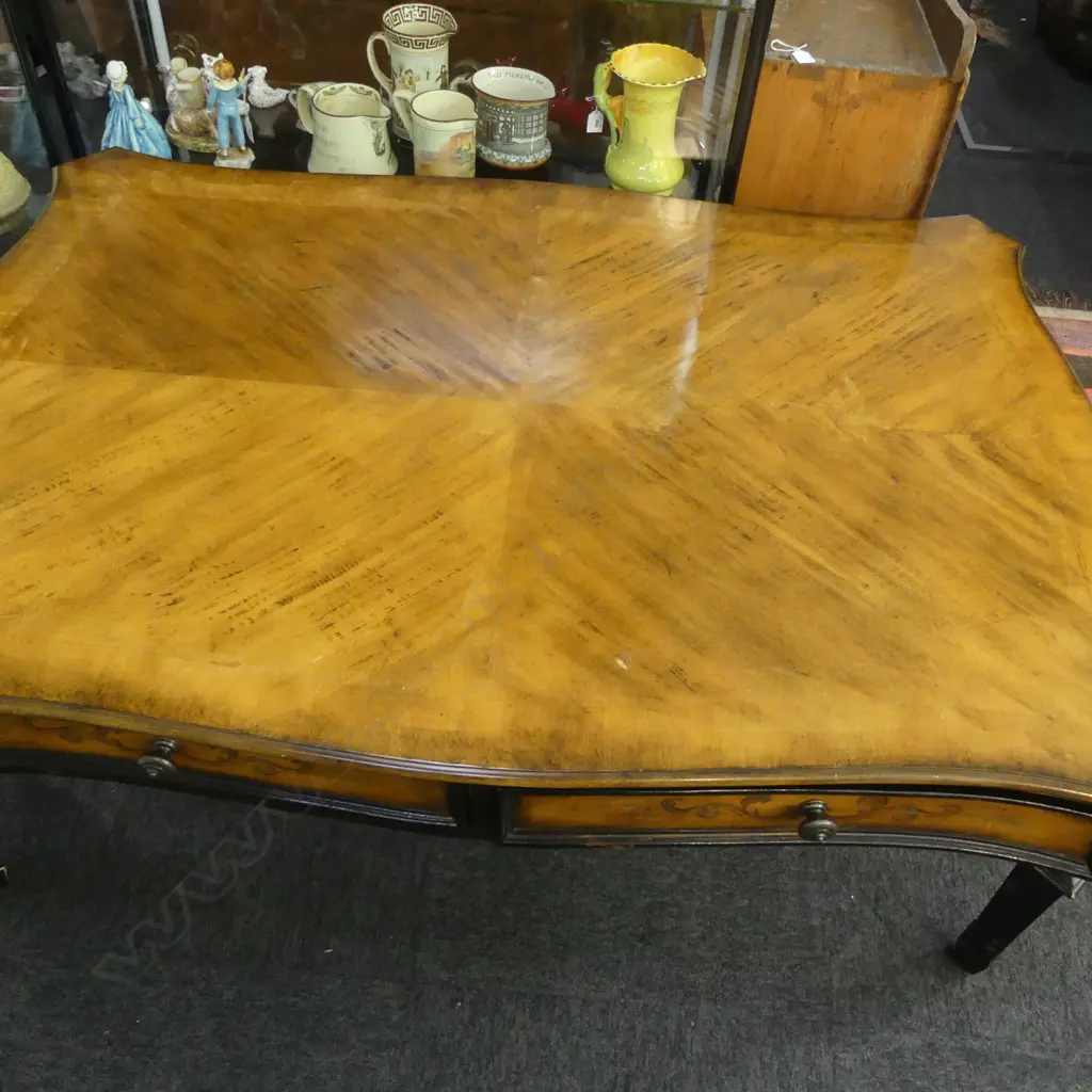 LG COFFEE TABLE 1370x970x510mm Image 1++