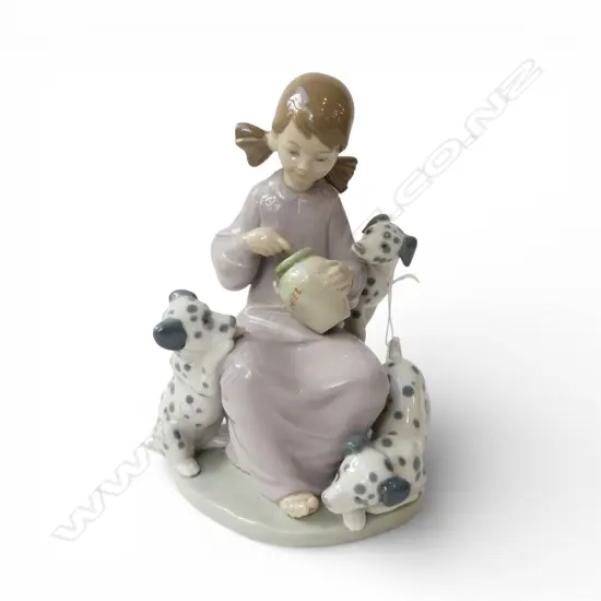 LLADRO FIGURINE 'THE SWEET MOUTHED' 200mm (H)