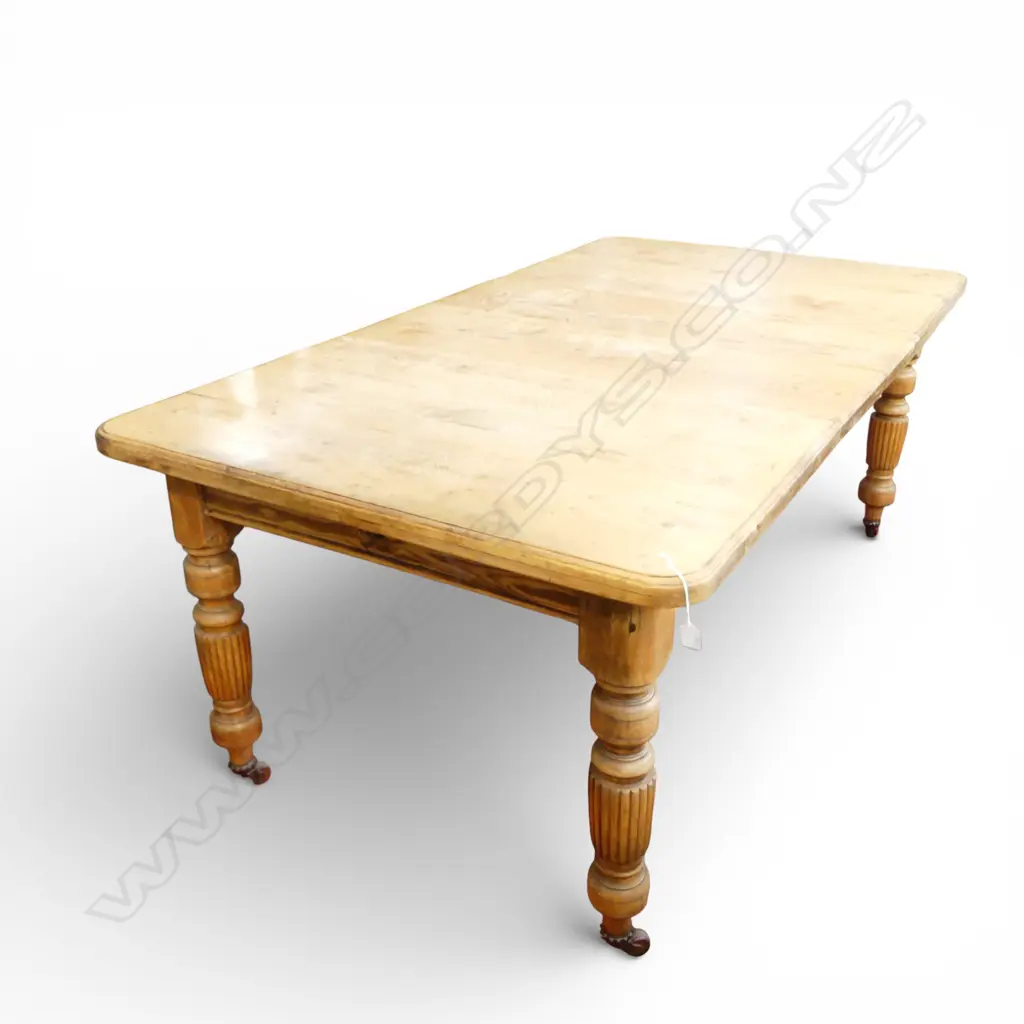 ANTIQUE DINING TABLE w. 2 LEAVES & CRANK  Image 1++