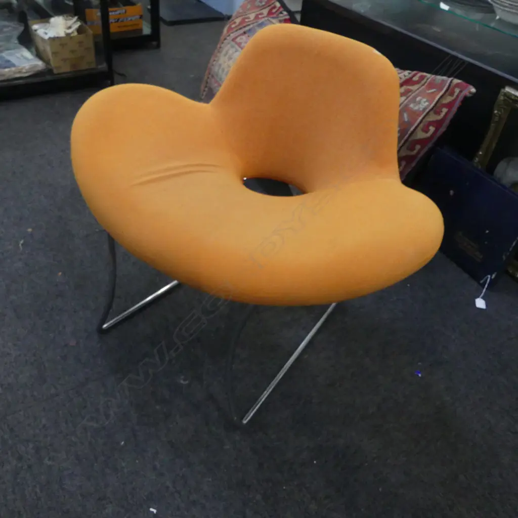 MODERN UPHOLSTERED CHAIR  Image 1++