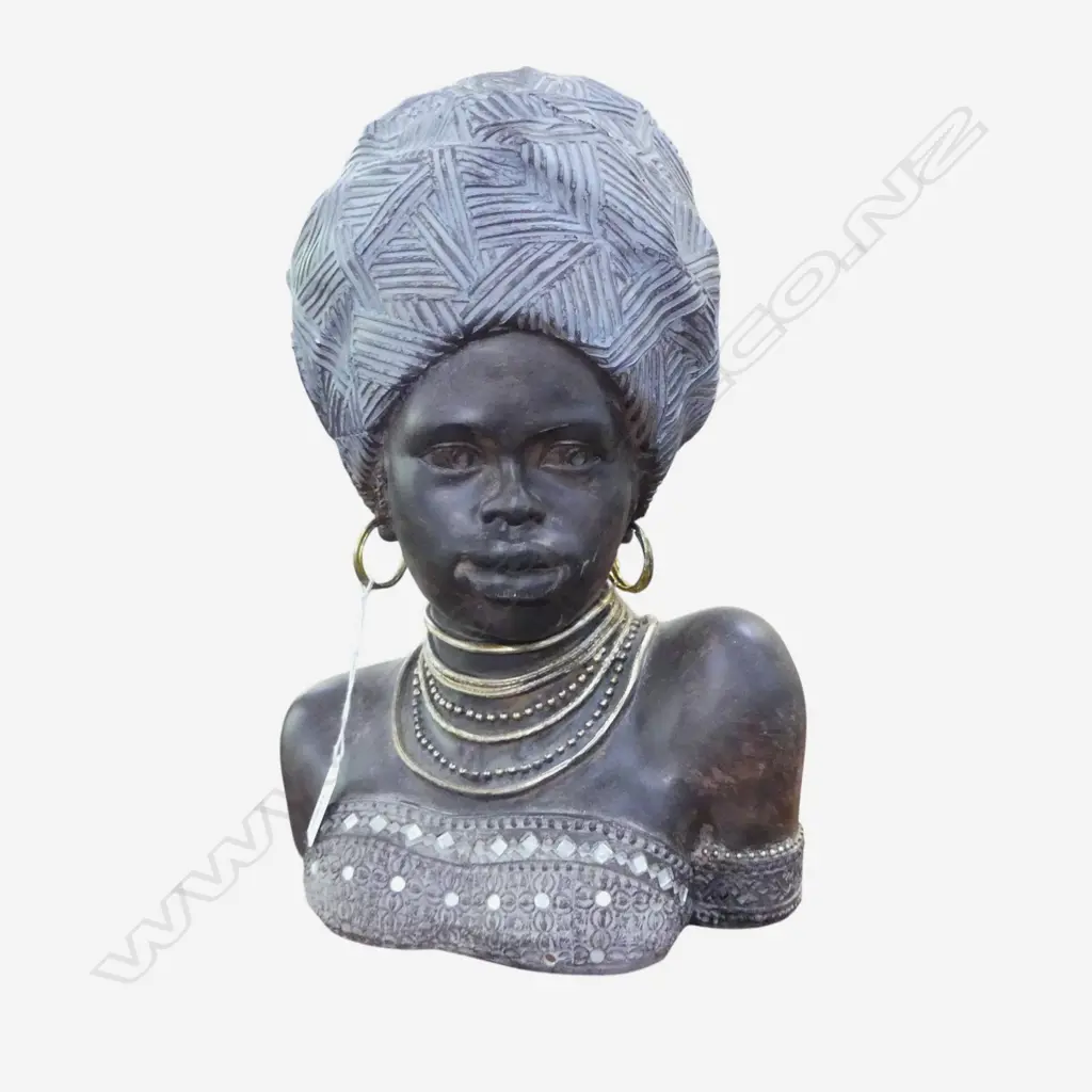 FEMALE BUST H.360mm Image 1++