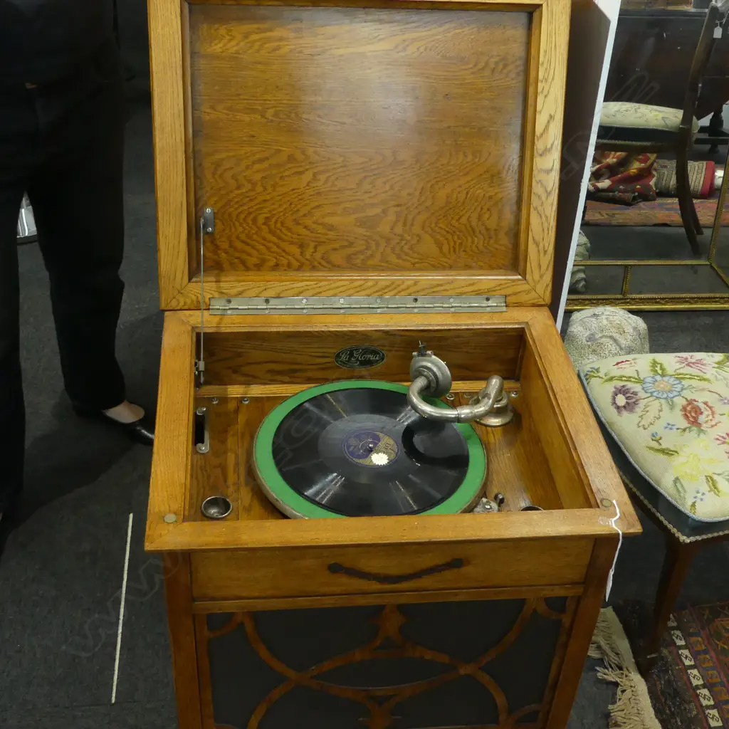 LA GLORIA OAK CASED GRAMOPHONE winding mechanism faulted 545x450x920mm Image 1++