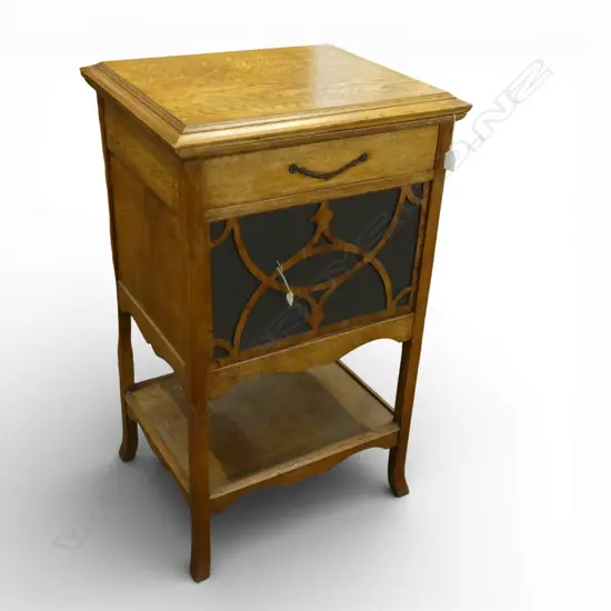 LA GLORIA OAK CASED GRAMOPHONE winding mechanism faulted 545x450x920mm