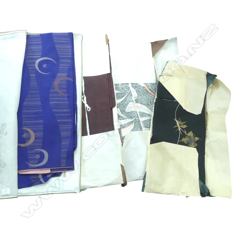 FOUR VINTAGE KIMONO IN ORIGINAL PACKAGING Image 1++