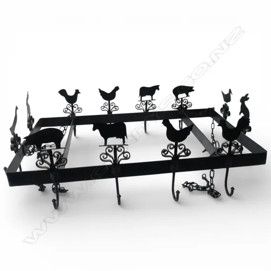 METAL POT WRACK w. ANIMAL CUT OUTS 650x410mm