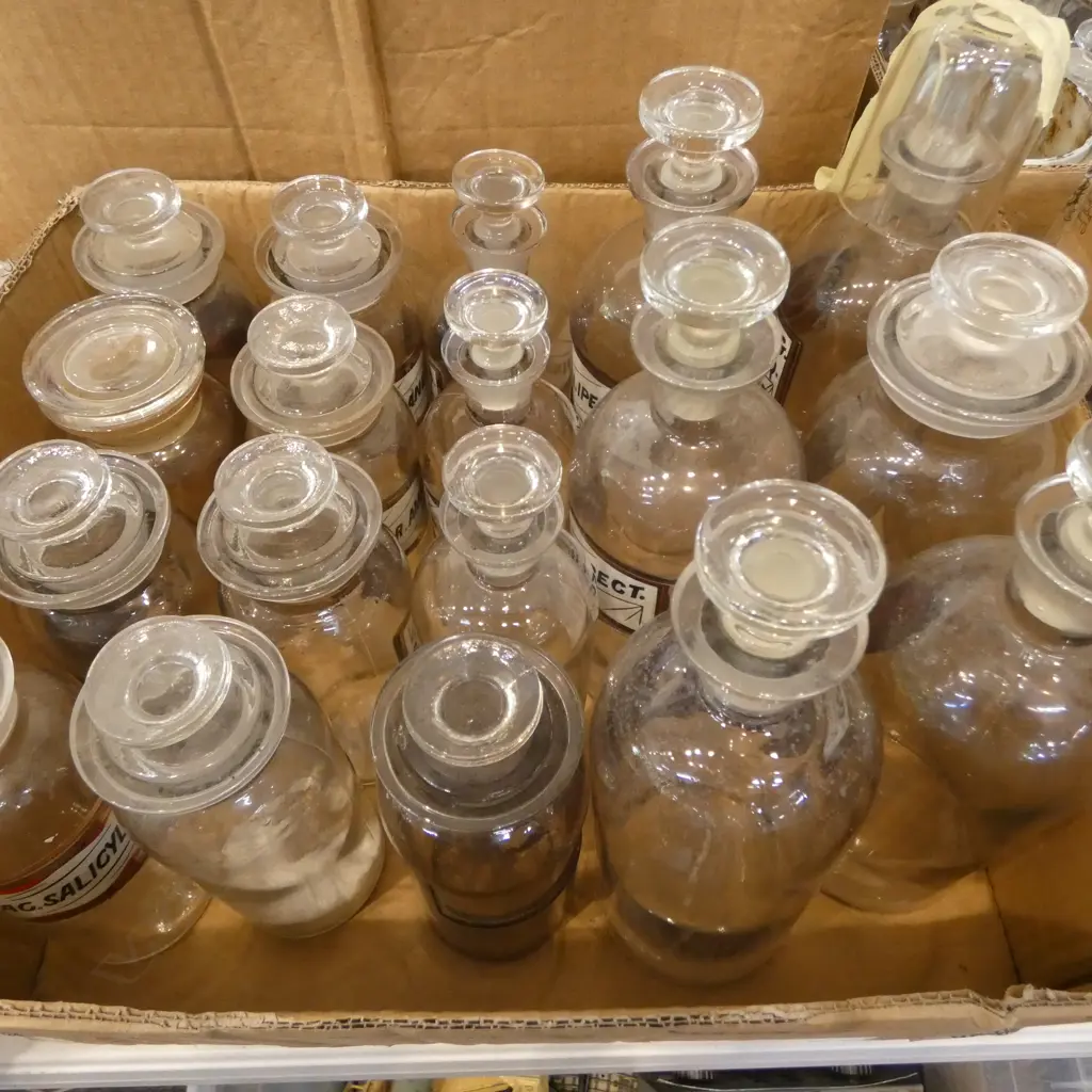 COLLECTION OF VINTAGE GLASS CHEMIST BOTTLES Image 1++