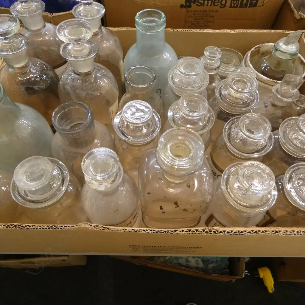 COLLECTION OF VINTAGE GLASS CHEMIST BOTTLES Image 1++