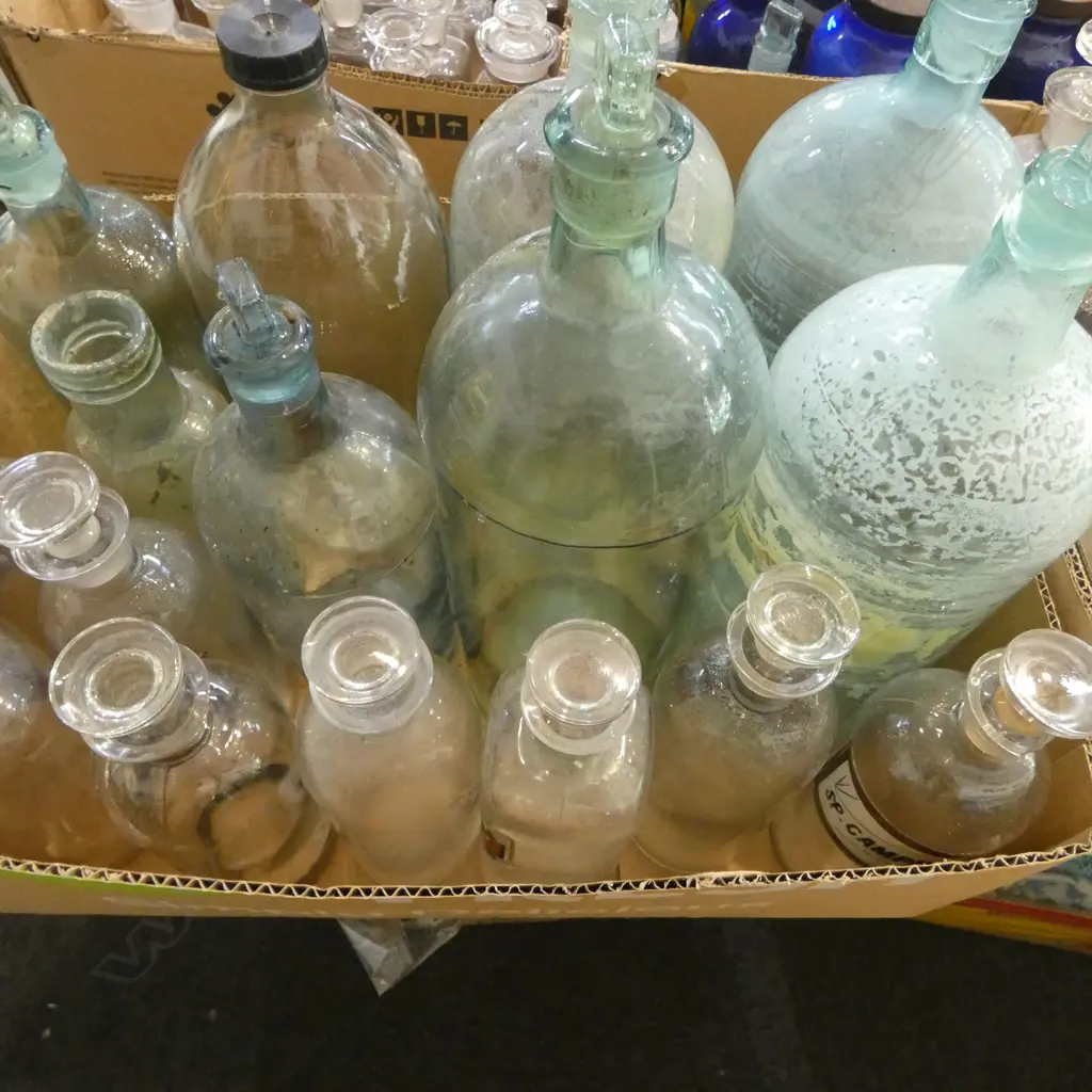COLLECTION OF VINTAGE GLASS CHEMIST BOTTLES Image 1++