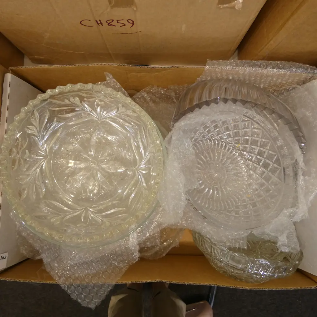 CRYSTAL / PRESSED GLASS BOWLS Image 1++