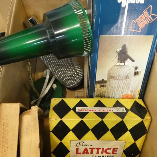 RETRO SODA SYPHON COCKTAIL SHAKER TABLE LAMP BOXED GLASSES & CARPET NEEDLE