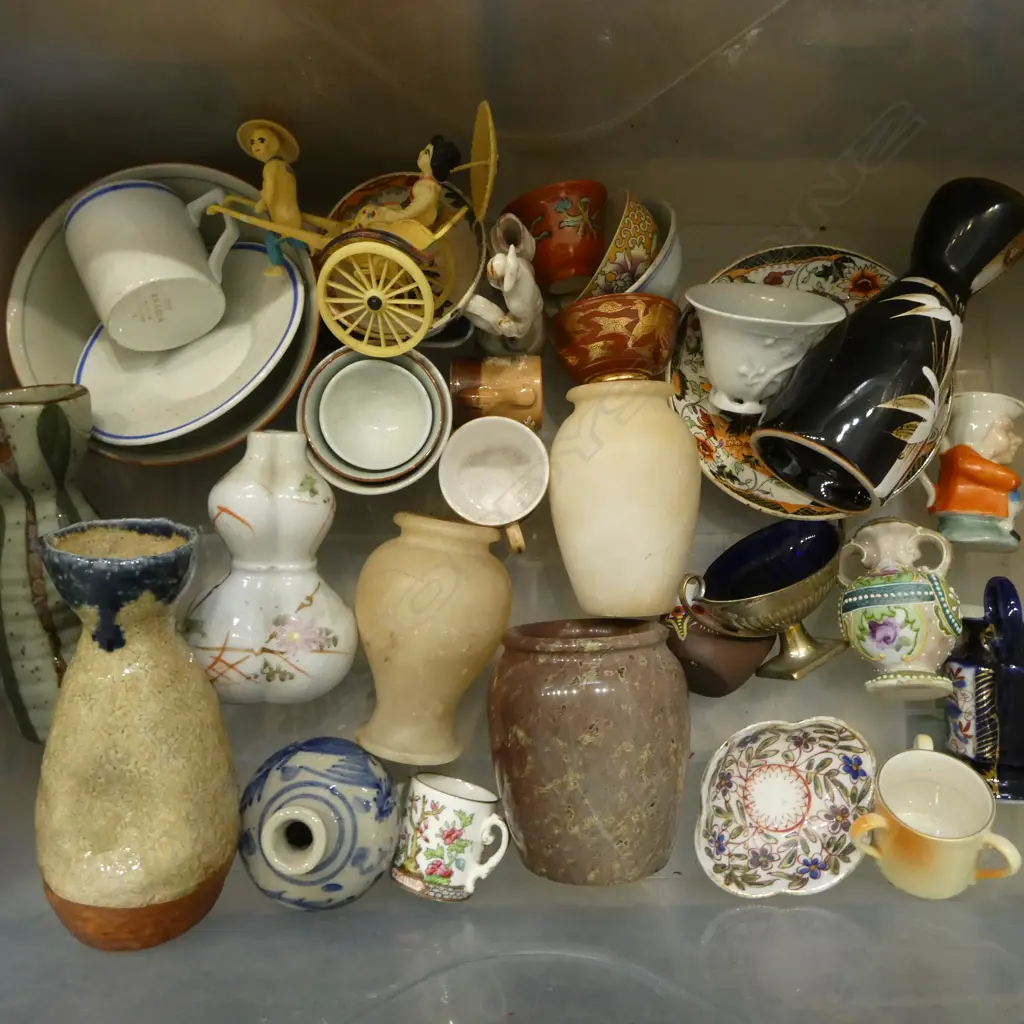 BOX OF SMALL ORIENTAL COLLECTABLES: ceramics + printed & studio + mini toby jugs etc Image 1++