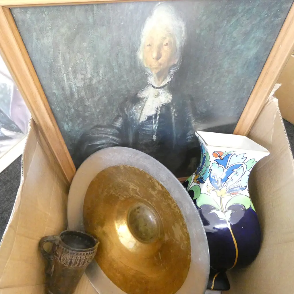 FRAMED PRINT, GILT GLASS BOWL, GREEK JUG & VASE Image 1++