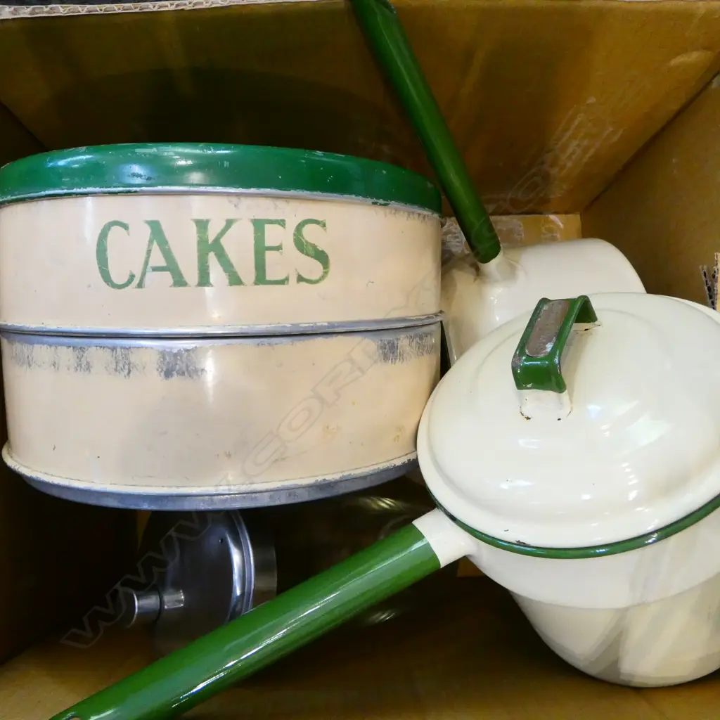 BOX OF VINTAGE KITCHENALIA ENAMEL POT  CAKE TIN  & COCKTAIL SHAKER Image 1++