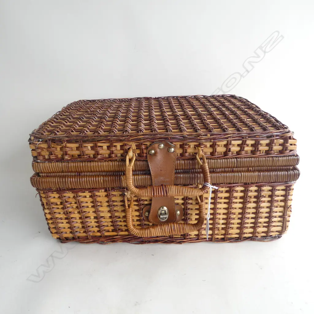 WOVEN CANE 'ESQUIRE' PICNIC BASKET W.460mm Image 1++