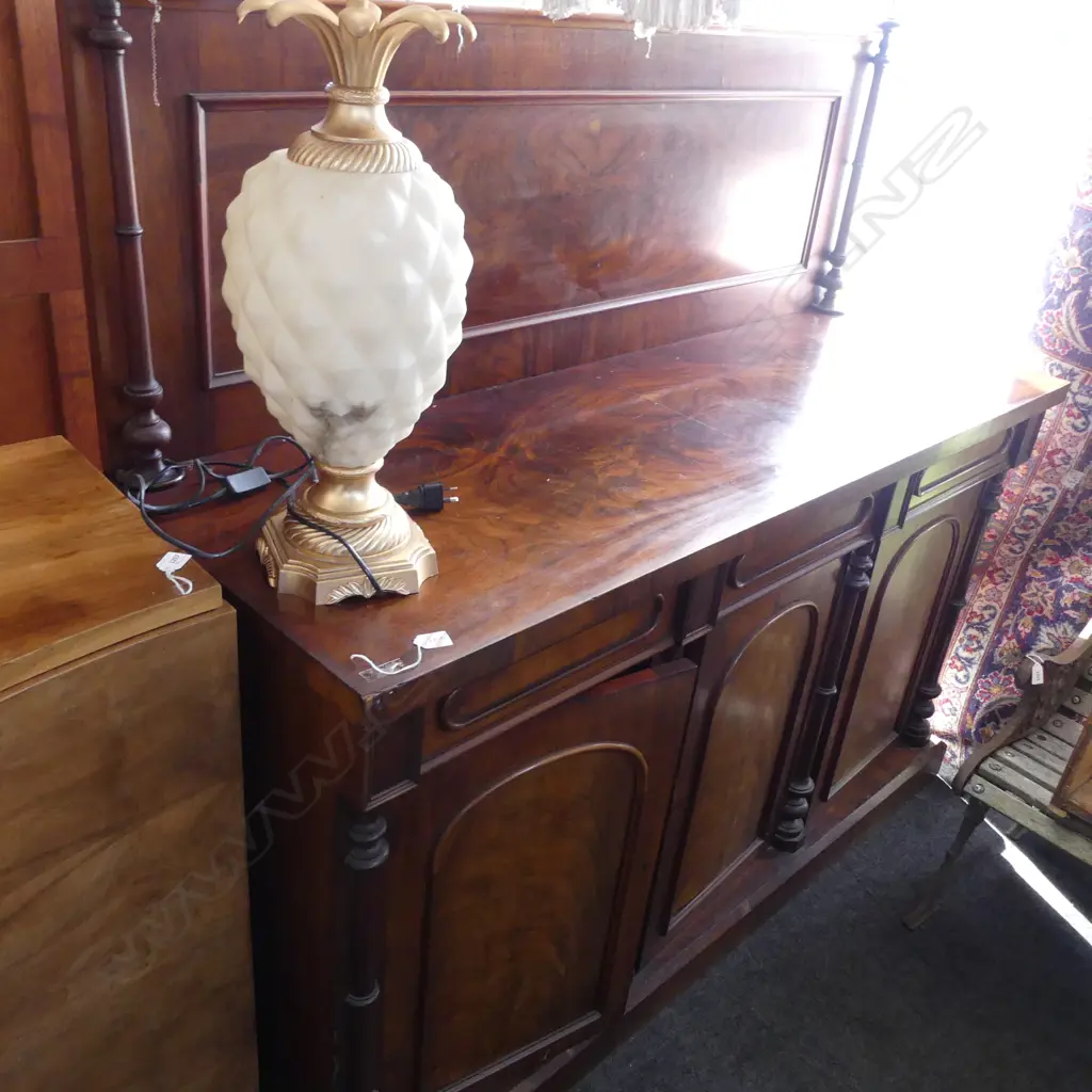 REGENCY MAHOGANY SIDEBOARD 1635x560x1570mm Image 1++