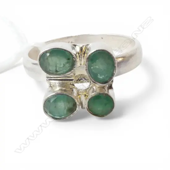 SILVER EMERALD RING SIZE Q