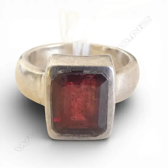 DESIGNER SILVER & GARNET RING sturdy construction SIZE O