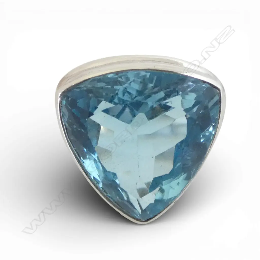 SILVER & BLUE TOPAZ RING SIZE R Image 1++