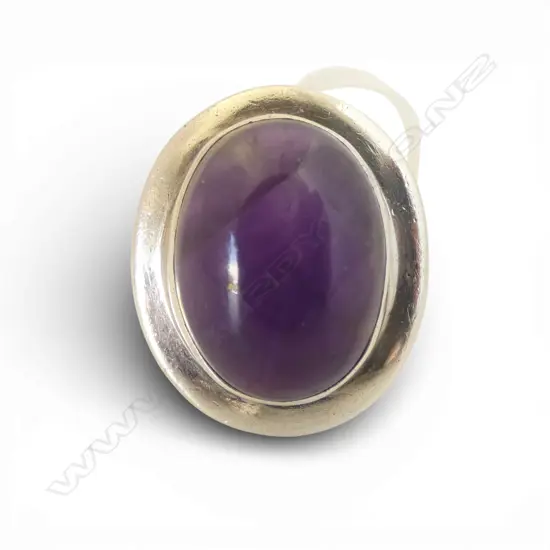 Modern chunky designer Stg silver & lge cabochon amethyst ring plain wide flat border SIZE N
