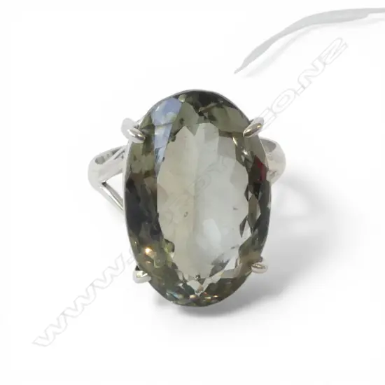 SILVER & GREEN AMETHYST RING SIZE Q