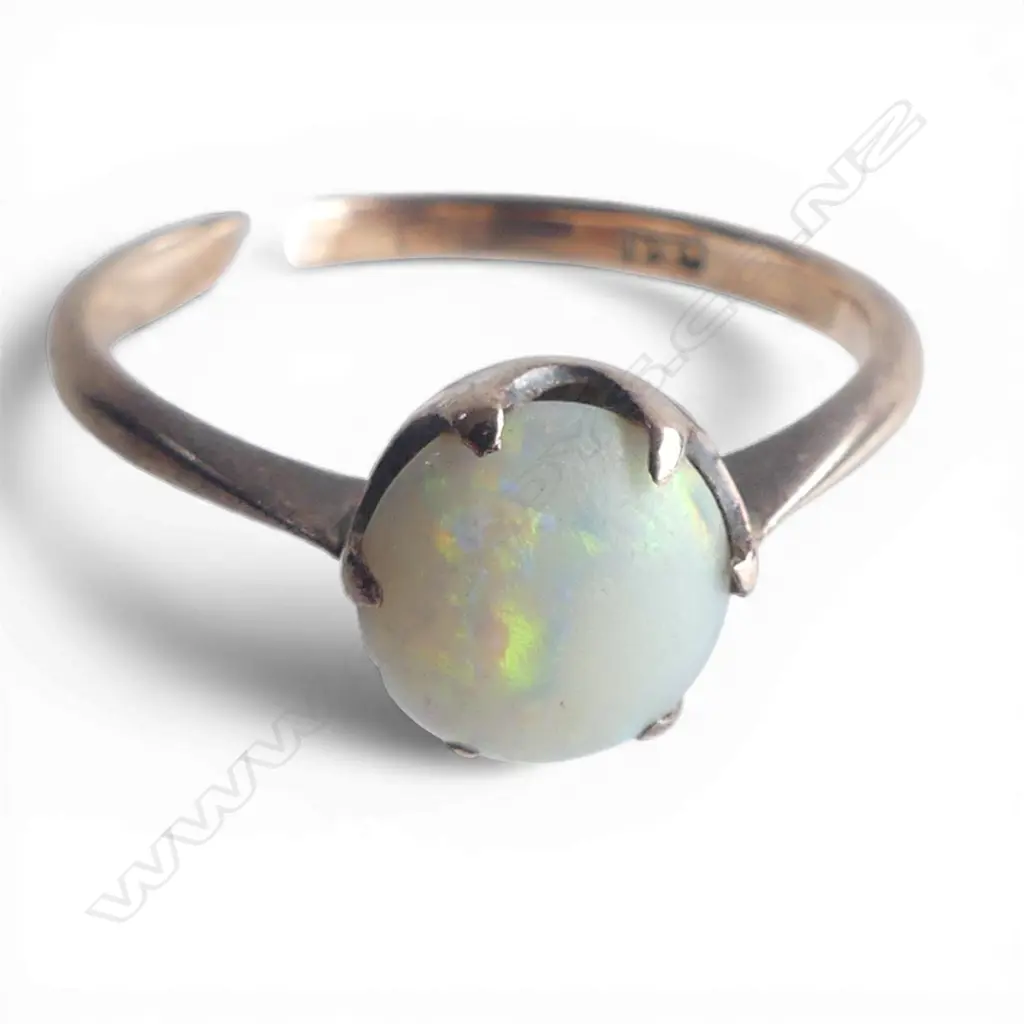 9ct GOLD & cabochon MILK OPAL RING 1.9gms SIZE O1/2 Image 1++