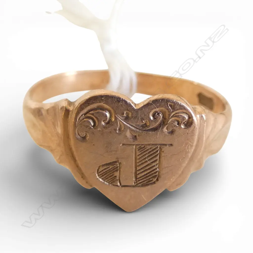 ANTIQUE 9CT HEART SHAPED SIGNET RING 'J' SIZE O 2.0gms Image 1++