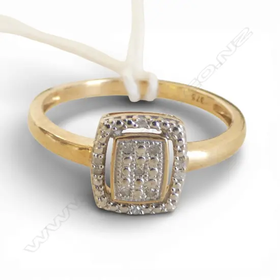 9CT GOLD AND DIAMOND RING 2.25gms SIZE S