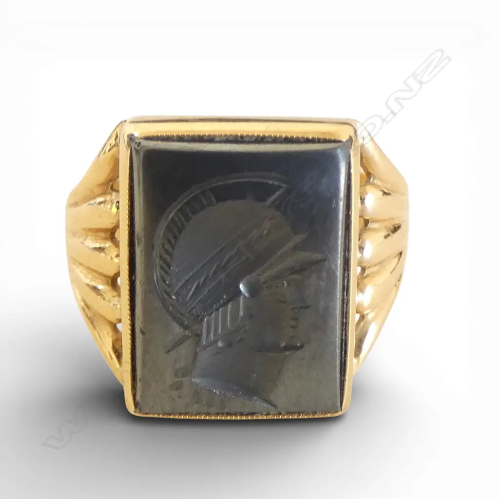 18CT YG HEMATITE GENTS SIGNET RING 6.8gms SIZE S Image 1++