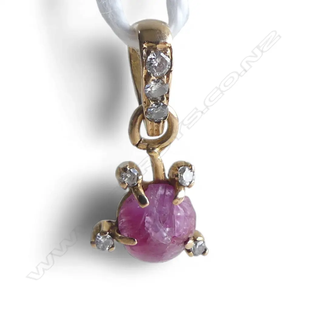 14ct DIAMOND & RUBY PENDANT stone has faults Image 1++