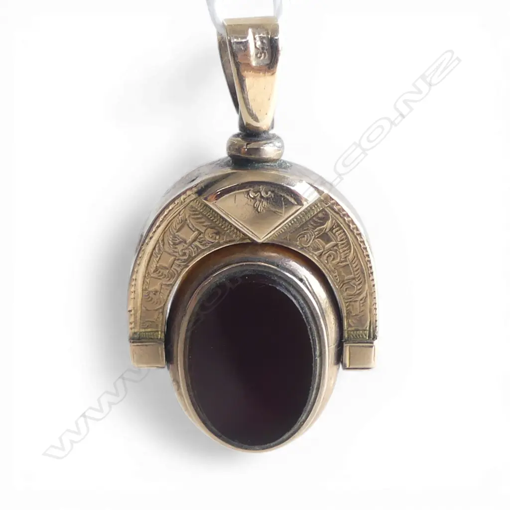 c.1900 9ct GOLD FOB SPINNER carnelian & bloodstone panels engraved horse shoe frame 5.74gms Image 1++