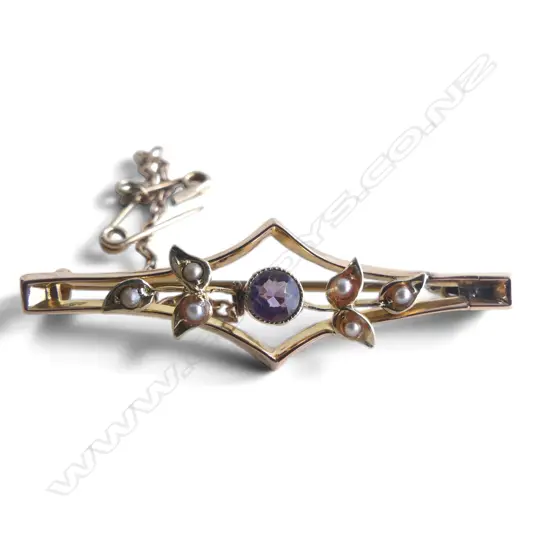 9ct AMETHYST PEARL BROOCH W.40mm, 1.8gms