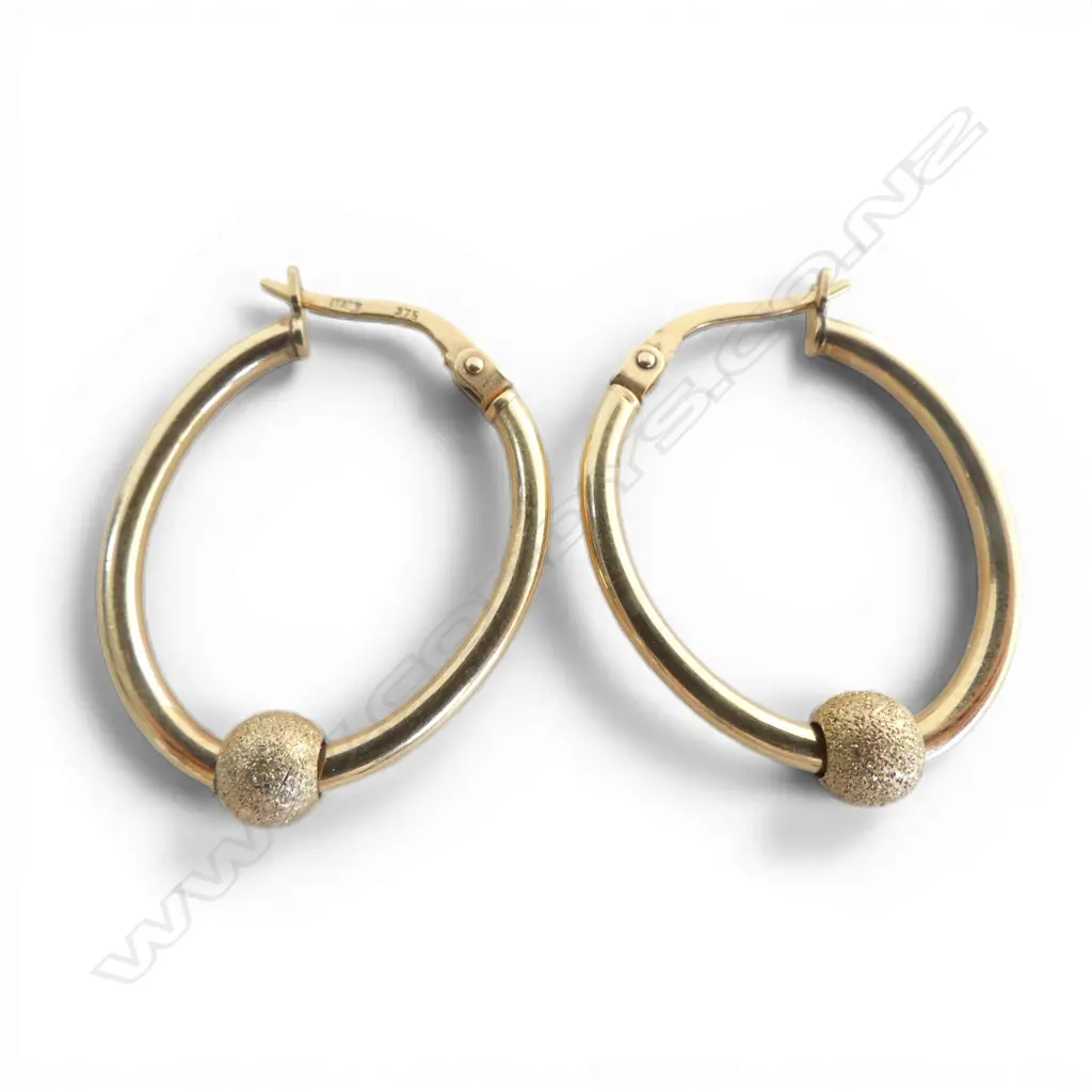 Pair 9ct gold oval hoop with small ball earrings 1.38gms Image 1++